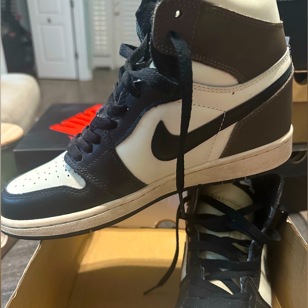 Nike Air Jordan Retro Barely worn Like New Men’s 8.5 with Box.